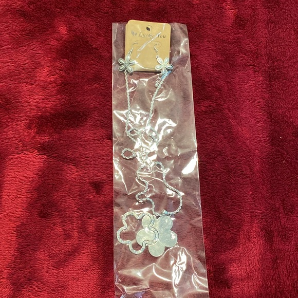 (5/$25‎ SALE ✅) LUCKY YOU Clover Rhinestone Pendant Chain Necklace Set Silver - Picture 5 of 7